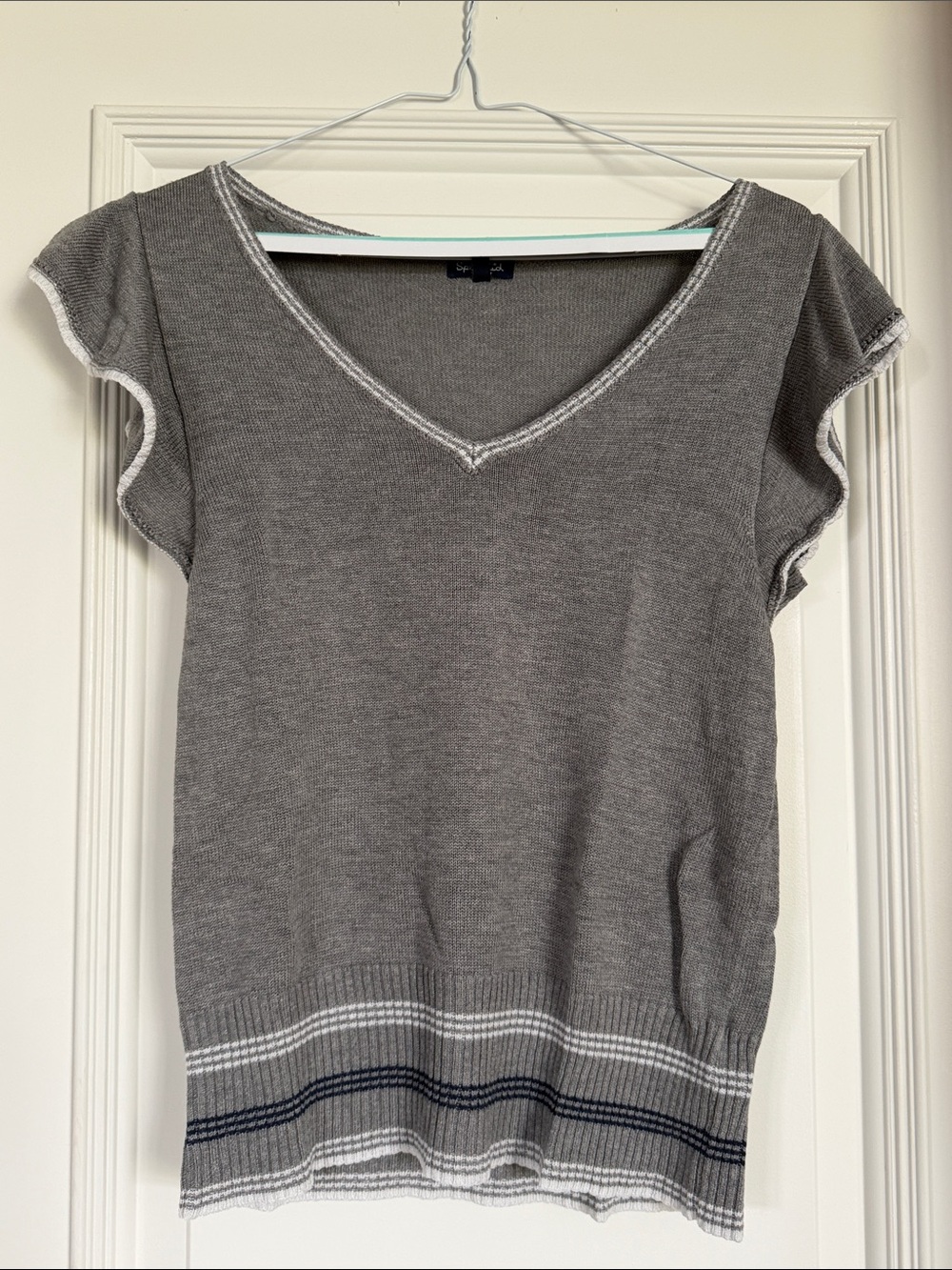 Splendid Gray V-Neck Short Sleeve Sweater Top with Striped Hem & flutter sleeve